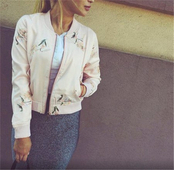 Актуално дамско яке с бродерия в бежов и тъмносин цвят