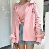 Широк и дълъг дамски суичър в розов цвят с качулка 