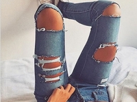 Интересни дамски разръфани дънки 