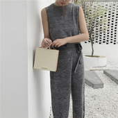 Спортно-елегантен дамски гащеризон в два цвята и в свободен стил