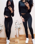 Ежедневен дамски костюм от две части , подходящ и за спортуване