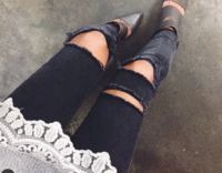 Уникални дамски впити черни дънки с протрити мотиви