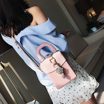 Квадратна дамска мини чанта с красива декорация в три цвята