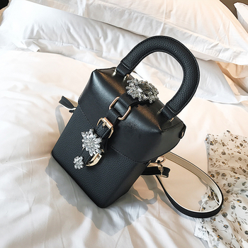 Квадратна дамска мини чанта с красива декорация в три цвята