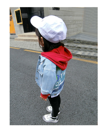 Дънково яке за момичета - дълго и с надписи, в светъл цвят и с качулка