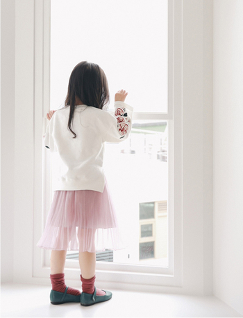 Πολύ μοντέρνο παιδικό σετ για κορίτσια -  καντημένη μπλούζα  και φαρδιά φούστα