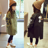 Актуално дълго детско палто в зелен и черен цвят с изображение