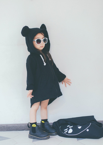 Интересен детски суичър за момичета - дълъг, с качулка и ушички, в черен цвят