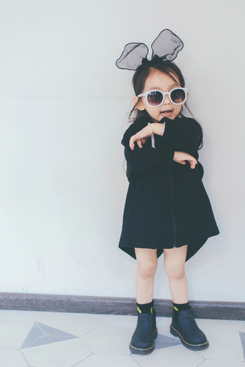 Παιδικό μπουφάν για κορίτσια - μακρύ, με κουκούλα και αυτιά, σε μαύρο χρώμα