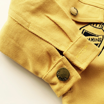 Κομψό παιδικό μπουφάν για αγόρια σε κίτρινο και λευκό