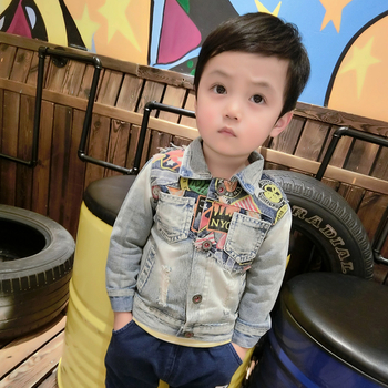 Κομψο παιδικό μπουφάν denim για αγόρια σε ανοιχτόχρωμο χρώμα