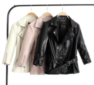 Δερμάτινο μπουφάν με ενδιαφέρον φερμουάρ σε τρία διαφορετικά χρώματα