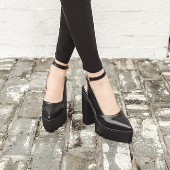 Стилни дамски обувки с лек ток и леко остри, подходящи за ежедневие