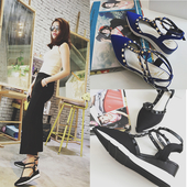 Γυναικεία μοκασίνια  - ελαφρώς μυτεμένες με μεταλλική διακόσμηση σε μπλε και μαύρο χρώμα