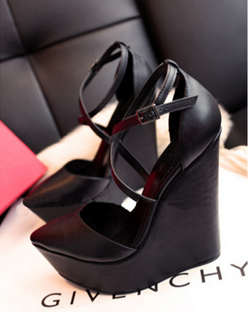 Стилни дамски обувки на висок ток - заострени, в черен цвят