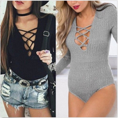 Κομψή γυναικεία μπλούζα με ντεκολτέ σε σχήμα V και κορδόνια σε μαύρο και γκρι χρώμα