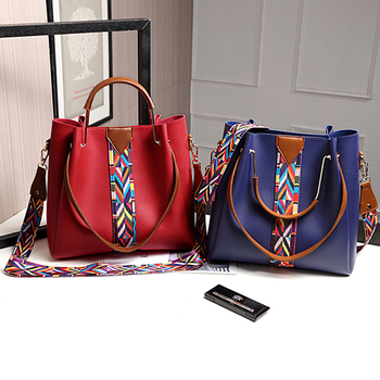 Стилна дамска чанта с цветни мотиви в няколко цвята