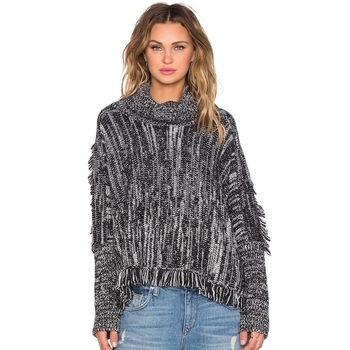 Ζεστό γυναικείο πουλόβερ σε ευρύ σχέδιο σε γκρι χρώμα