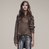 Красив дамски пуловер с асиметрична дължина в кафяв цвят