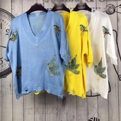 Καθημερινό και κομψό  γυναικείο πουλόβερ με ντεκολτέ σε σχήμα V και κεντημένα  πουλιά