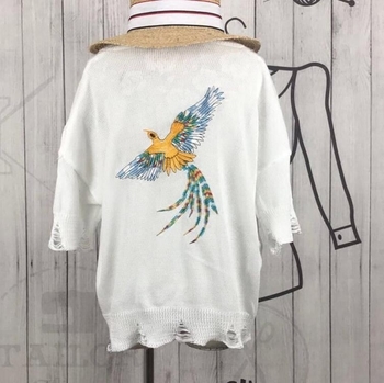 Ежедневен дамски стилен пуловер с V-образно деколте и шарени бродирани птици