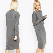 Κομψό γυναικείο φόρεμα σε ένα ευρύ πρότυπο, κατάλληλο για τη  καθημερινόή ζωή σε γκρι χρώμα