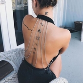 Γυναικείο μπόντι με μεταλλικούς ιμάντες πίσω από στην πλάτη