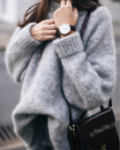 Πολύ βολικό και πολύο μεγάλο γυναικείο πουλόβερ με γιακά 