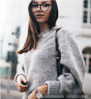 Много удобен и много топъл дамски широк пуловер с полувисока яка
