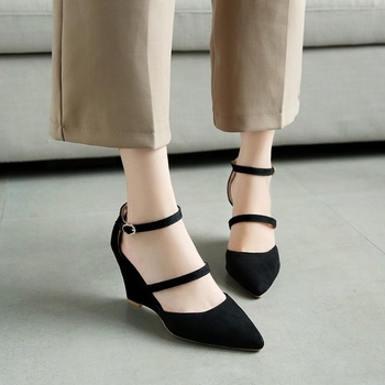 Стилни дамски сандали - остри и затворени на платформа, в два цвята