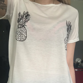 Тениска в бял цвят за дамите с изображение на ананас
