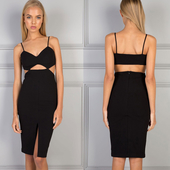 Γυναικείο φόρεμα  σε μαύρο χρώμα με λεπτές λωρίδες και πολύ ενδιαφέρον ντεκολτέ