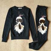 Κομψό γυναικείο σύνολο  με εικόνες σε  δύο χρώματα