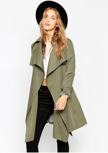 Стилно и дълго дамско палто във войнишкозелен цвят