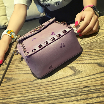 Сладка мини дамска чанта тип куфарче с метална декорация
