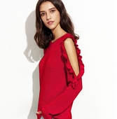 Γυναικεία μάλλινη μπλούζα με ενδιαφέρον ανοιχτό μανίκι και κολάρο σε σχήμα O