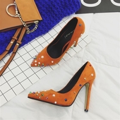 Γυναικεία παπούτσια με υψηλό τακούνι και ενδιαφέροντα λαμπερά βότσαλα