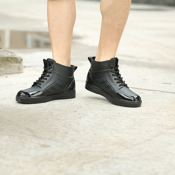 Ανδτικές σπορ-κομψές μπότες  σε γκρι και μαύρο χρώμα