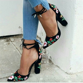 Γυναικεία παπούτσια Casual High Heel με ρωμαϊκές γραβάτες γύρω από τον αστράγαλο και πολύχρωμα κεντήματα