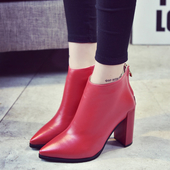 Κομψές, απλές γυναικείες μπότες με φερμουάρ και με ψηλό τακούνι