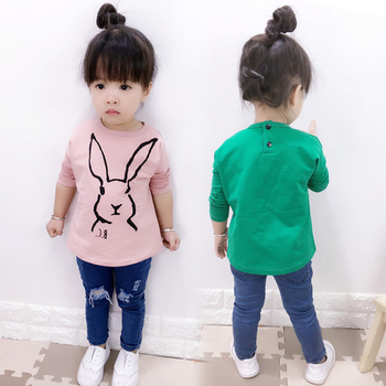 Ευρεία παιδική μπλούζα για κορίτσια σε ροζ και πράσινο με μια εικόνα