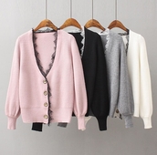 Γυναικεία ζακέτα σε τέσσερα διαφορετικά χρώματα με λεπτή, κομψή δαντέλα 