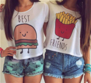 Γυναικεία κοντή μπλούζα με κοντό μανίκι και ενδιαφέρουσα εκτύπωση - 2 σχέδια