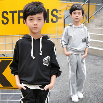 Спортен детски комплект за момчета в черен и сив цвят, в свободен стил