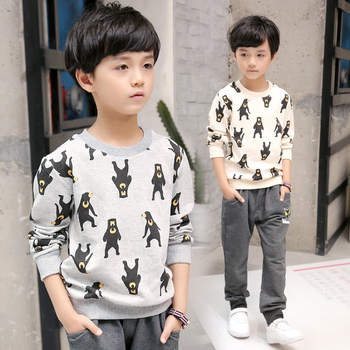 Παιδική  μπλούζα για το φθινοπώρο για αγόρια με διακοσμητικές εικόνες, σε δύο χρώματα