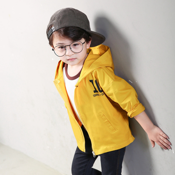 Спортно детско яке за момчета с качулка, в свободен стил и в жълт цвят