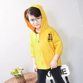 Спортно детско яке за момчета с качулка, в свободен стил и в жълт цвят