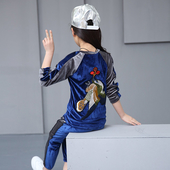 Παιδική φόρμα για  κορίτσια με κέντημα στην πλάτη σε δύο χρώματα