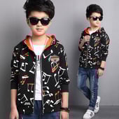 Αθλητικό παιδικό μπουφάν για αγόρια με κουκούλα και σημειώσεις 