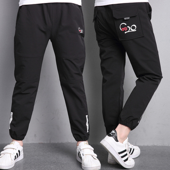 Спортни панталони за момчета в черен цвят